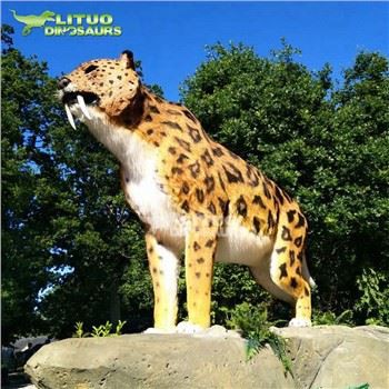 Аниматронен Саблезъб тигър